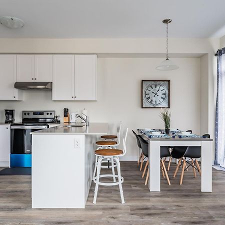 Luxury Townhouse Close To Fairview Casino In Niagara Fallsヴィラ エクステリア 写真