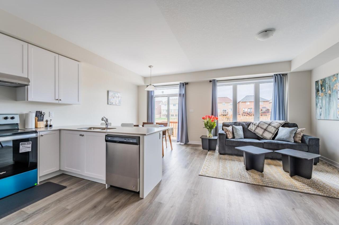 Luxury Townhouse Close To Fairview Casino In Niagara Fallsヴィラ エクステリア 写真