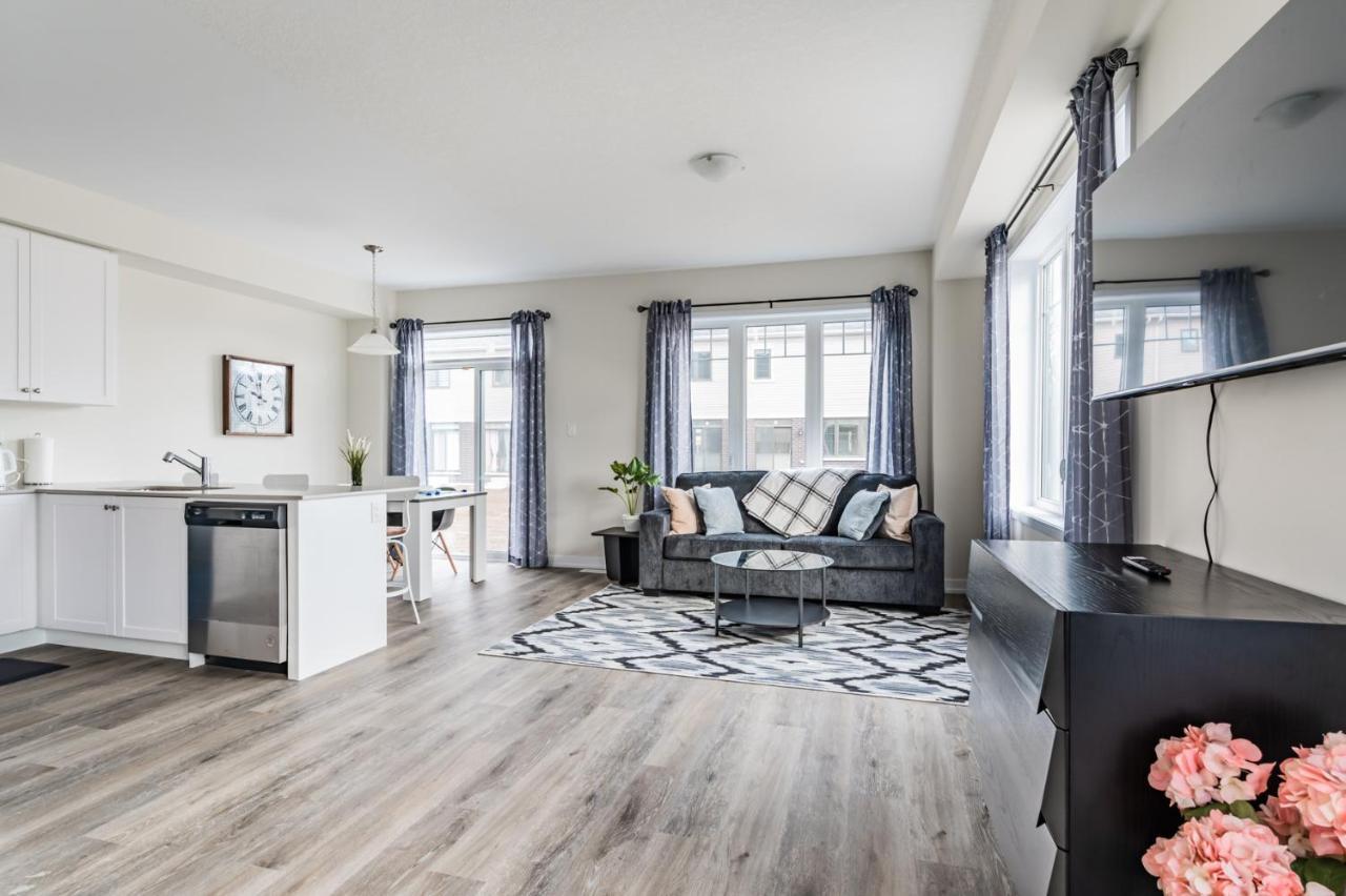 Luxury Townhouse Close To Fairview Casino In Niagara Fallsヴィラ エクステリア 写真